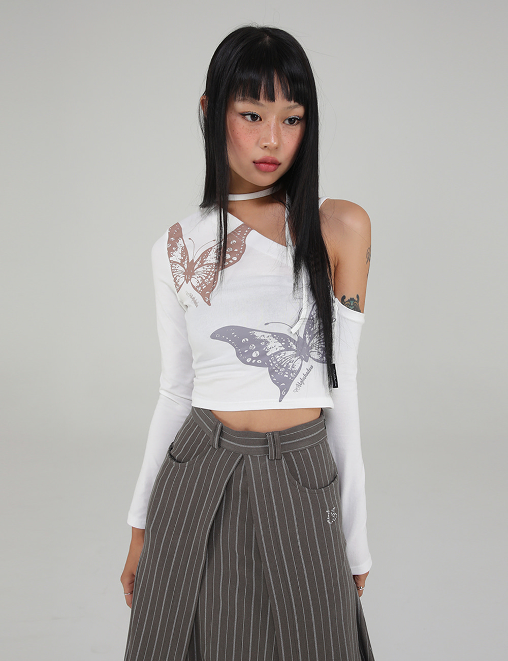 BUTTERFLY NECK POINT CROP TOP(WHITE)