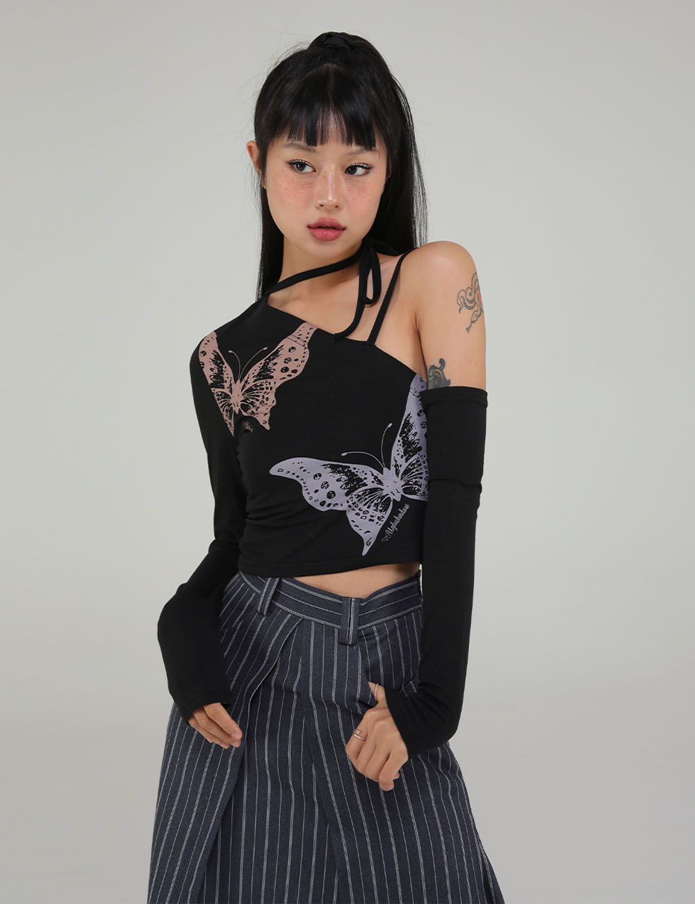 BUTTERFLY NECK POINT CROP TOP(BLACK)